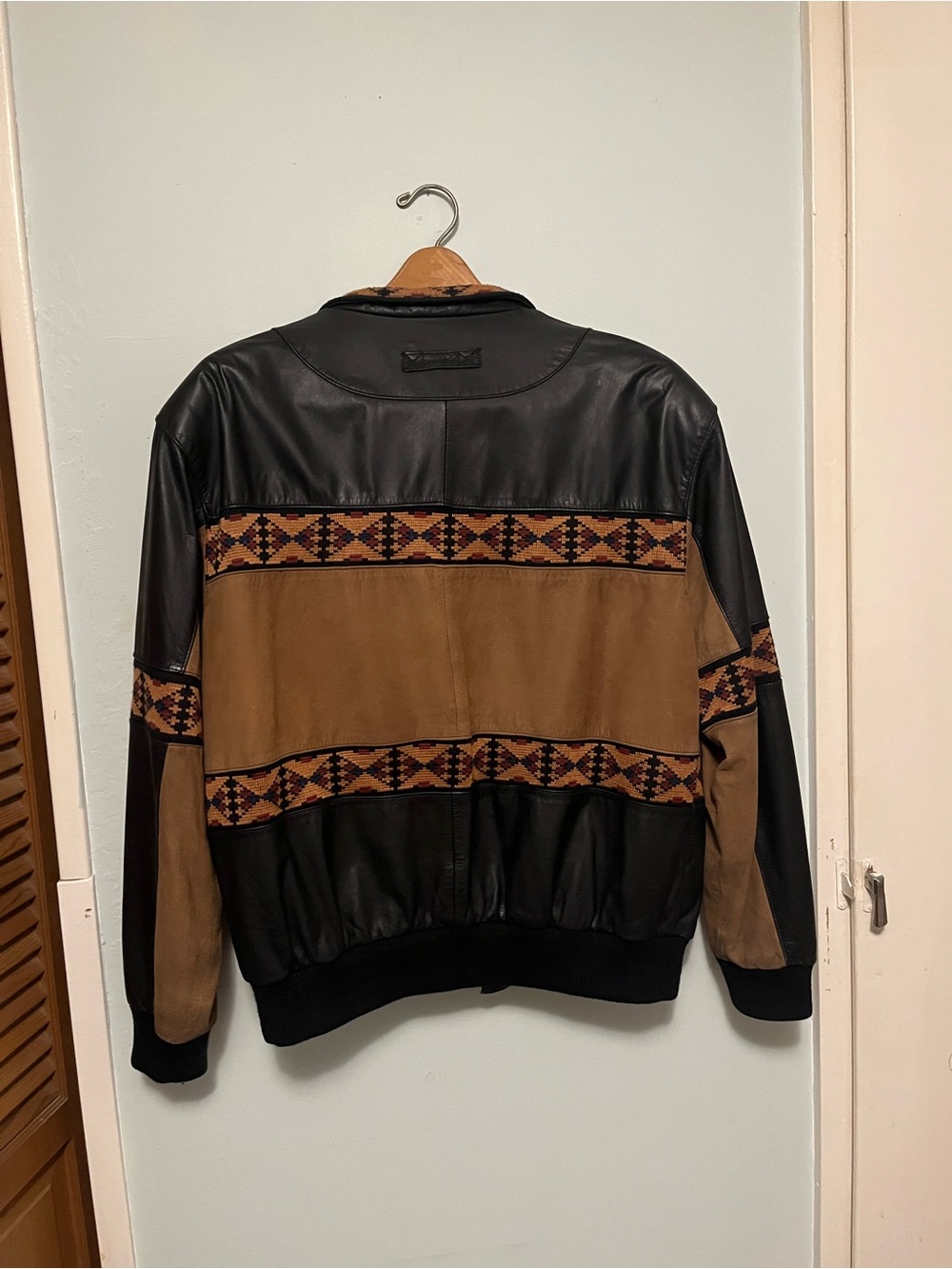 Vintage 90’s Black & Tan Leather Bomber Jacket with Southwestern Pattern - Picture 4 of 10